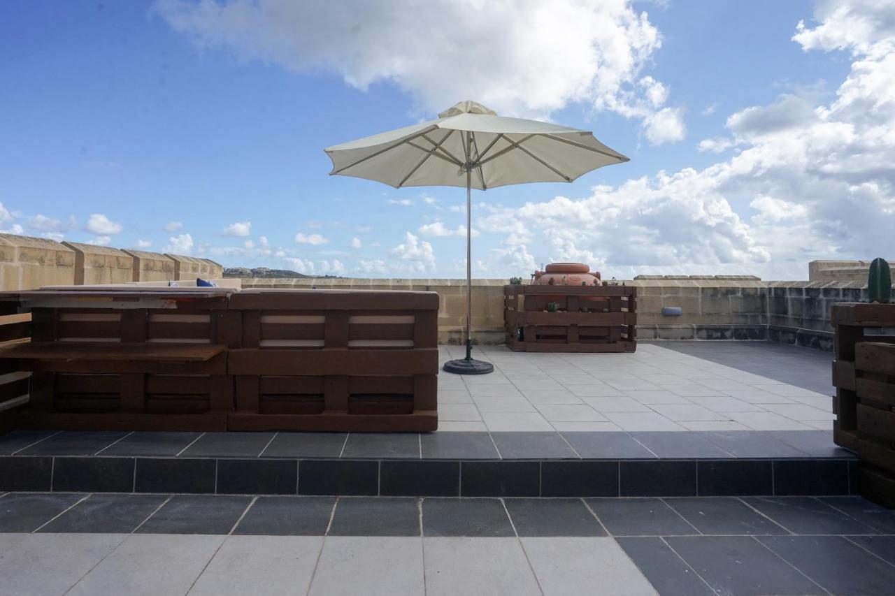 Getawaynpetto Private Duplex Maisonette With Jacuzzi Hot Tub Mgarr Exterior foto